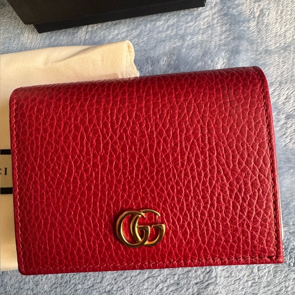 GUCCI Pebbled Calfskin GG Marmont Card Case Hibiscus Red - Picture 3 of 12